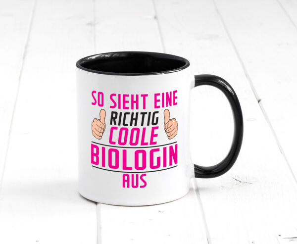 Richtig Coole Biologin | Biologie | Naturforscherin Farbige Tasse - Kaffeetasse / Geschenk / Familie