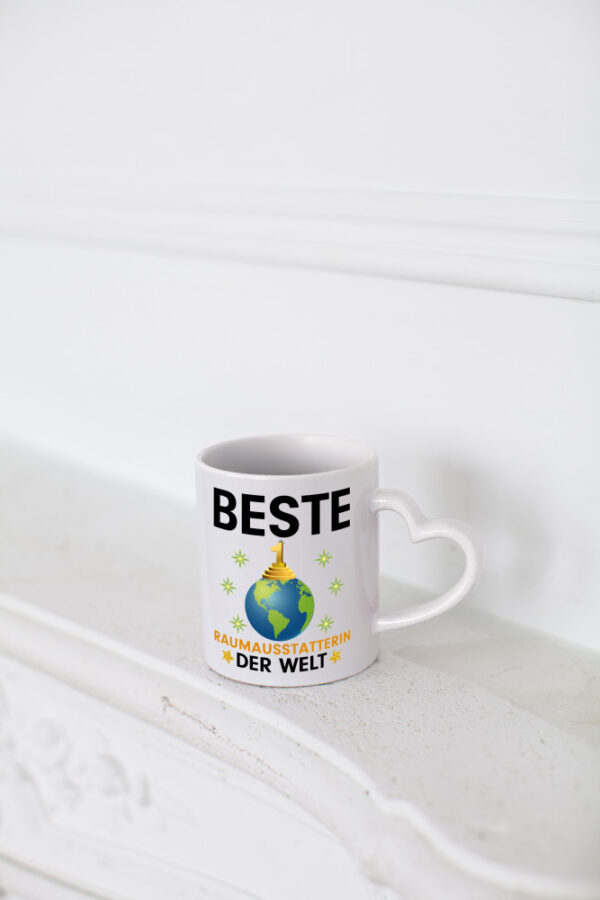 Welt Beste Raumausstatterin | Wohn Ausstatterin - Herzhenkel Tasse - Kaffeetasse / Geschenk / Familie