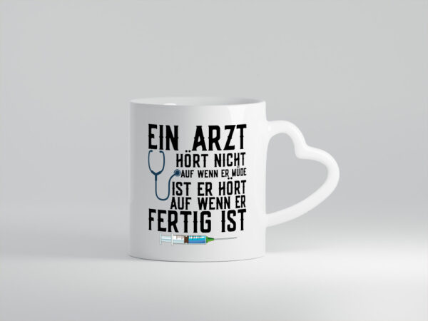 Ein Arzt hört nicht auf | Klinik | Statement | Stethoskop - Herzhenkel Tasse - Kaffeetasse / Geschenk / Familie