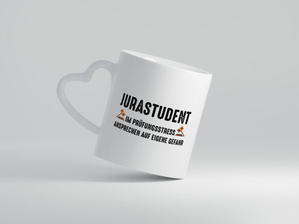 Jura student | Ansprechen auf eigener gefahr | Prüfung - Herzhenkel Tasse - Kaffeetasse / Geschenk / Familie