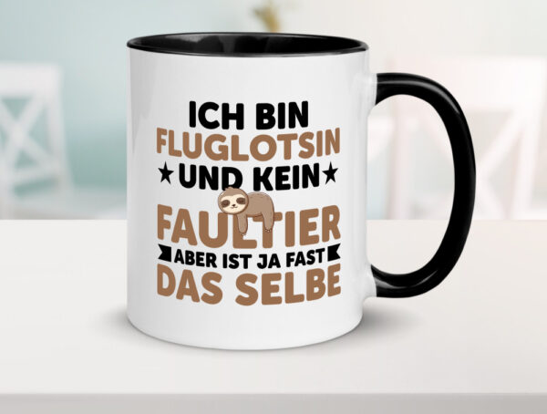 Ich bin kein Faultier: Fluglotsin | Flughafen | Flugverkehr Farbige Tasse - Kaffeetasse / Geschenk / Familie