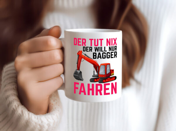 Der tut nix | Bagger fahren | Bauarbeiter | Baustelle - Tasse Weiss - Kaffeetasse / Geschenk / Familie