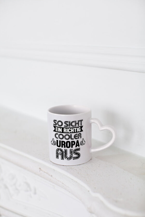 So sieht ein cooler uropa aus | Uropa | Enkel - Herzhenkel Tasse - Kaffeetasse / Geschenk / Familie
