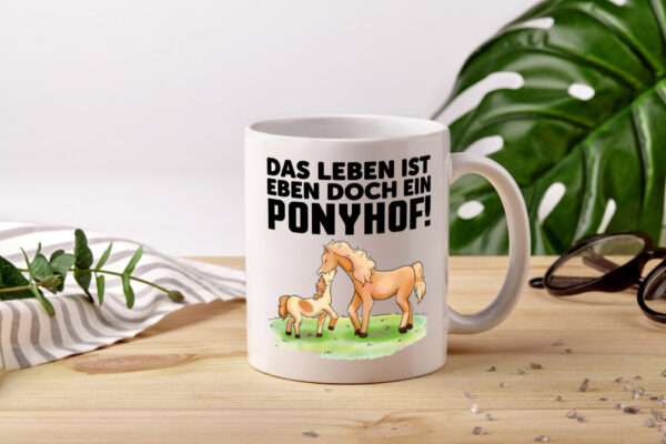 Das Leben ist ein Ponyhof | Pferde Tasse | Reiterin - Tasse Weiss - Kaffeetasse / Geschenk / Familie