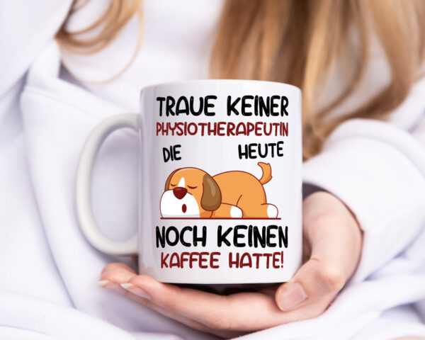 Traue keiner Physiotherapeutin - Tasse Weiss - Kaffeetasse / Geschenk / Familie