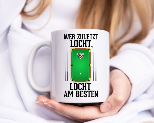 Wer zuletzt locht | Billard | Billardkugel | Billardspieler - Tasse Weiss - Kaffeetasse / Geschenk / Familie