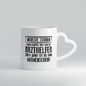 Neuste Studien: Arzthelfer | Fachangestellter Medizin - Herzhenkel Tasse - Kaffeetasse / Geschenk / Familie