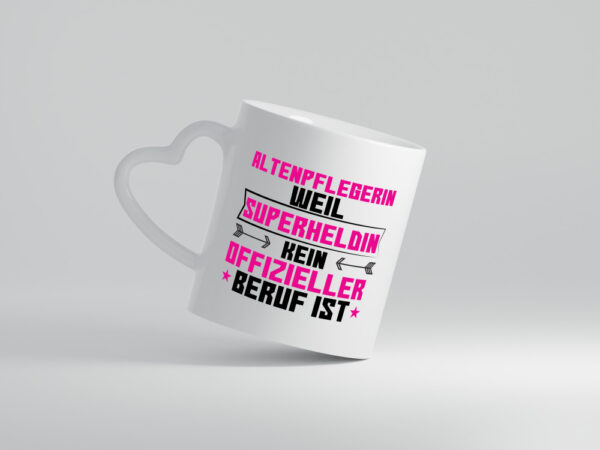 Superheldin Altenpflegerin | Pflegepersonal | Pflege - Herzhenkel Tasse - Kaffeetasse / Geschenk / Familie