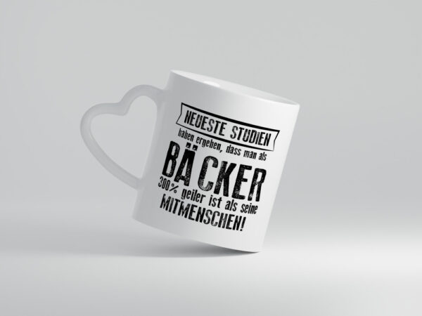 Neuste Studien: Bäcker | Bäckerei | Backen | Konditor - Herzhenkel Tasse - Kaffeetasse / Geschenk / Familie