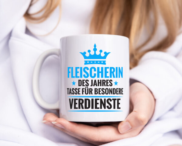 Besonderer Verdienst: Fleischerin | Schlachterei - Tasse Weiss - Kaffeetasse / Geschenk / Familie