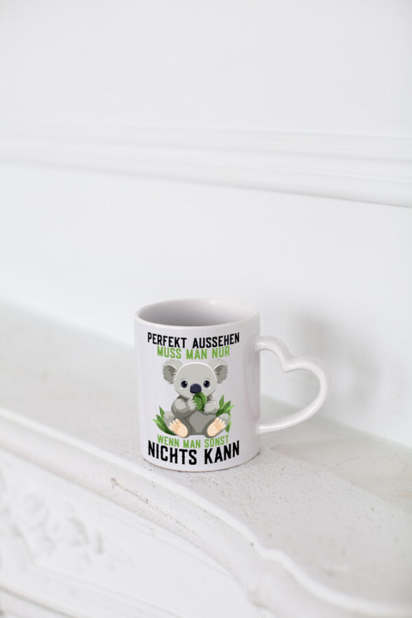 Perfekt Aussehen | Kompetenz | süßer Koala | Frauen - Herzhenkel Tasse - Kaffeetasse / Geschenk / Familie