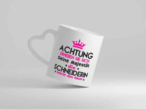 Seine Majestät Schneiderin | Beruf Schneiderei - Herzhenkel Tasse - Kaffeetasse / Geschenk / Familie