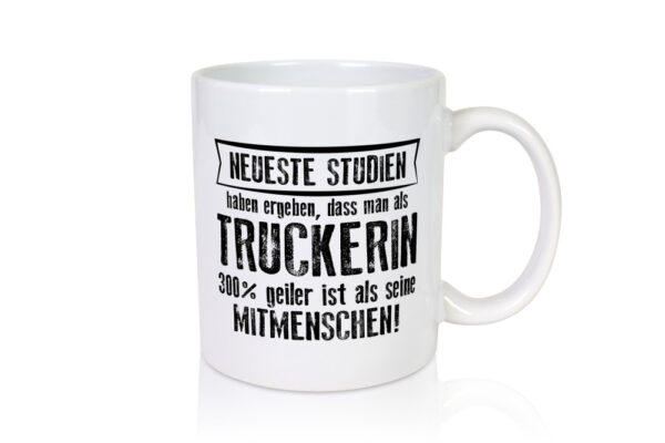 Neuste Studien: Truckerin | LKW Fahrerin - Tasse Weiss - Kaffeetasse / Geschenk / Familie