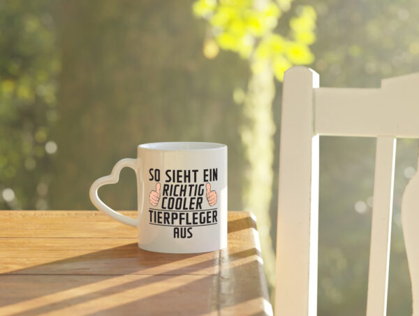 Richtig Cooler Tierpfleger | Pflegeberuf | Tierheim - Herzhenkel Tasse - Kaffeetasse / Geschenk / Familie