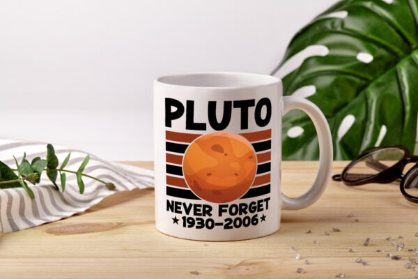 Pluto | Planet | Never forget | Astronomie | Nerd | Space - Tasse Weiss - Kaffeetasse / Geschenk / Familie