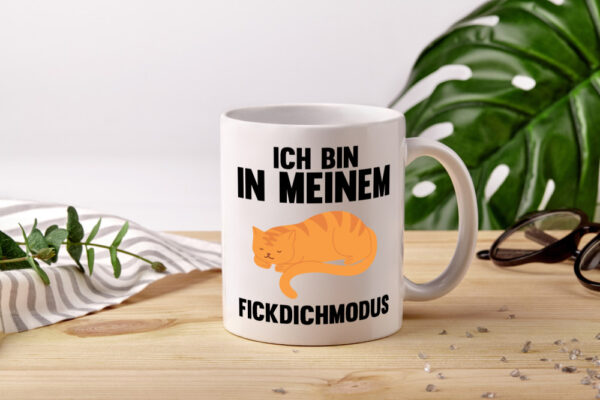 Ich bin in meinem Modus | Faule Katze | Chillen - Tasse Weiss - Kaffeetasse / Geschenk / Familie