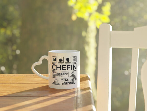 Achtung Probleme Chefin | Führungskraft | Vorgesetzte - Herzhenkel Tasse - Kaffeetasse / Geschenk / Familie