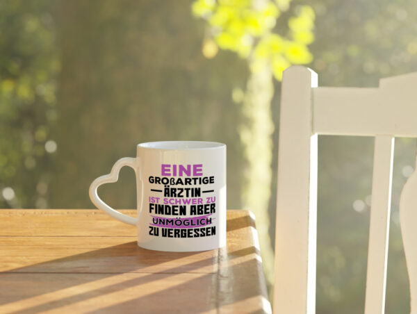 Großartige Ärztin | Dankeschön Tasse | schöner Spruch - Herzhenkel Tasse - Kaffeetasse / Geschenk / Familie