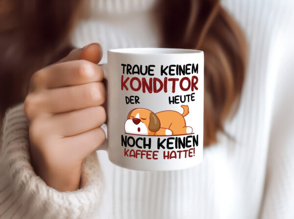 Traue keinem Konditor | Konditorei - Tasse Weiss - Kaffeetasse / Geschenk / Familie
