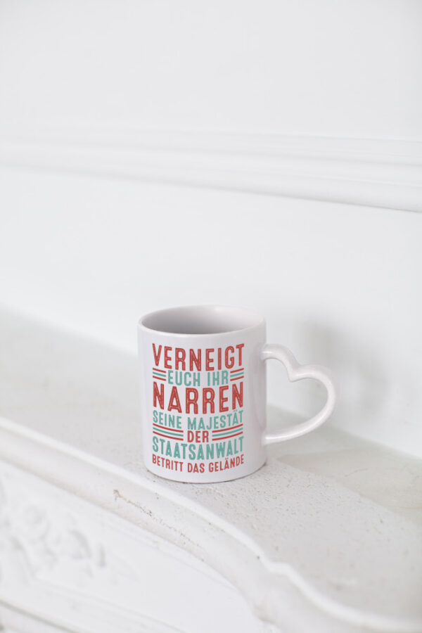 Verneigt euch: Staatsanwalt | Anwalt | Jurist - Herzhenkel Tasse - Kaffeetasse / Geschenk / Familie