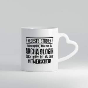 Neuste Studien: Archäologin| Archäologie | Forscherin - Herzhenkel Tasse - Kaffeetasse / Geschenk / Familie