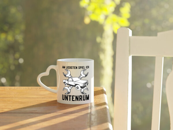 Spiele am liebsten untenrum | Werkstatt | Mechaniker | Tunen - Herzhenkel Tasse - Kaffeetasse / Geschenk / Familie