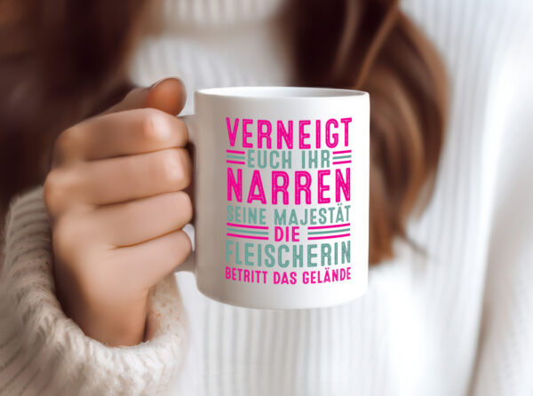 Verneigt euch: Fleischerin | Schlachterei - Tasse Weiss - Kaffeetasse / Geschenk / Familie