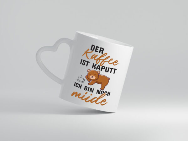 Kaffee ist kaputt | Morgenmuffel | müde | Bär | lustig - Herzhenkel Tasse - Kaffeetasse / Geschenk / Familie