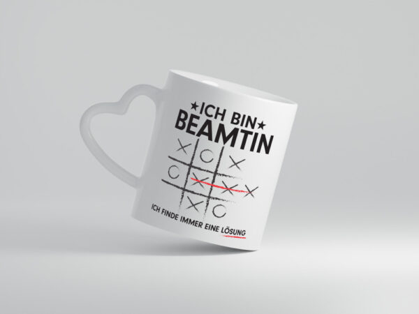 Lösung Finden: Beamtin | Verbeamtung | Dienst - Herzhenkel Tasse - Kaffeetasse / Geschenk / Familie