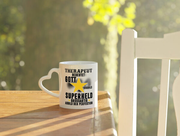 Bedeutung von Therapeut | Psychotherapie | Therapie - Herzhenkel Tasse - Kaffeetasse / Geschenk / Familie