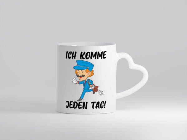 Ich komme jeden Tag | Postbote | Briefträger | Paketdienst - Herzhenkel Tasse - Kaffeetasse / Geschenk / Familie