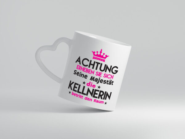 Seine Majestät Kellnerin | Beruf kellnern | Bedienung - Herzhenkel Tasse - Kaffeetasse / Geschenk / Familie