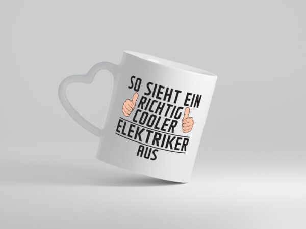 Richtig Cooler Elektriker | Elektronik | Elektrotechnik - Herzhenkel Tasse - Kaffeetasse / Geschenk / Familie