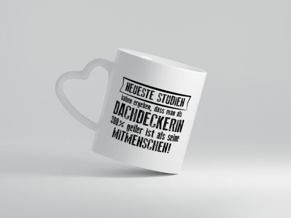 Neuste Studien: Dachdeckerin | Dachbau | Hausbau - Herzhenkel Tasse - Kaffeetasse / Geschenk / Familie