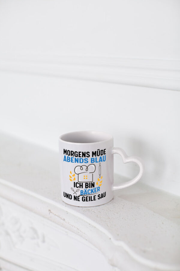 Morgens Müde Abends Blau ich bin Bäcker und ne geile sau - Herzhenkel Tasse - Kaffeetasse / Geschenk / Familie