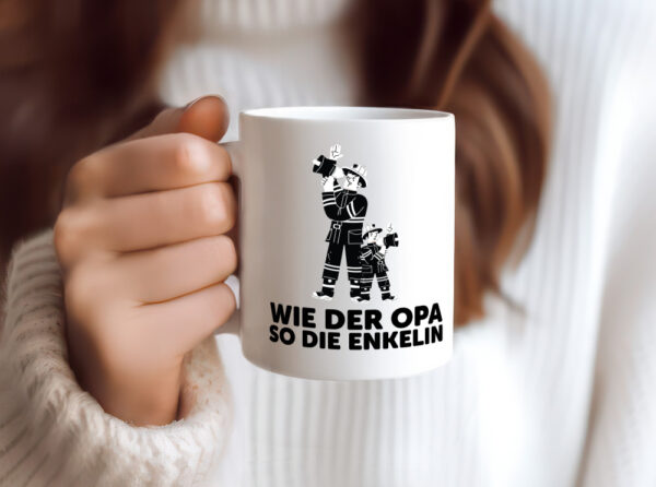 Wie der Opa, so die Enkelin | Opa | Enkelin | Uniform - Tasse Weiss - Kaffeetasse / Geschenk / Familie