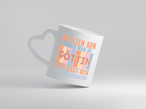 Heute sagt man: Elektromechanikerin | Mechanikerin - Herzhenkel Tasse - Kaffeetasse / Geschenk / Familie