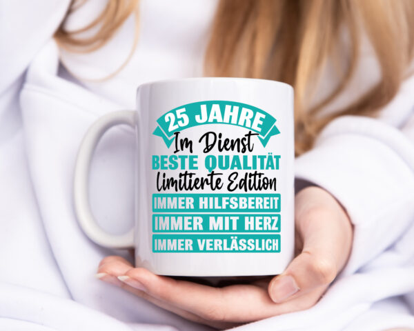 25 Jahre im Dienst | Jubiläum | Arbeit - Tasse Weiss - Kaffeetasse / Geschenk / Familie