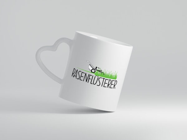 Rasenflüsterer | Gärtner | Gartenarbeit - Herzhenkel Tasse - Kaffeetasse / Geschenk / Familie