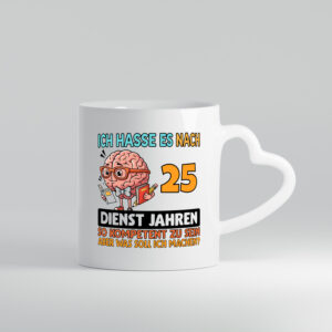 25 Dienstjahre | Arbeit | Kompetent - Herzhenkel Tasse - Kaffeetasse / Geschenk / Familie