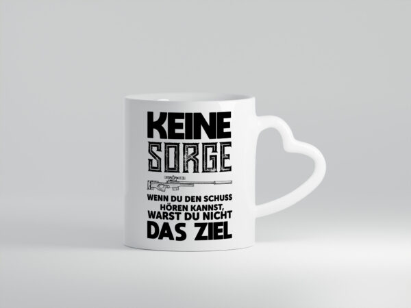 Keine sorge wenn du den schuss hörst warst du nicht das ziel - Herzhenkel Tasse - Kaffeetasse / Geschenk / Familie