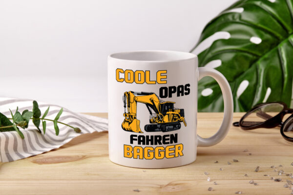 Coole Opas fahren Bagger | Baggerfahrer | Opa - Tasse Weiss - Kaffeetasse / Geschenk / Familie