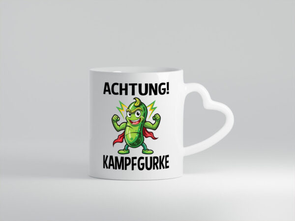 Achtung Kampfgurke | Kult | Lustige Gurke - Herzhenkel Tasse - Kaffeetasse / Geschenk / Familie