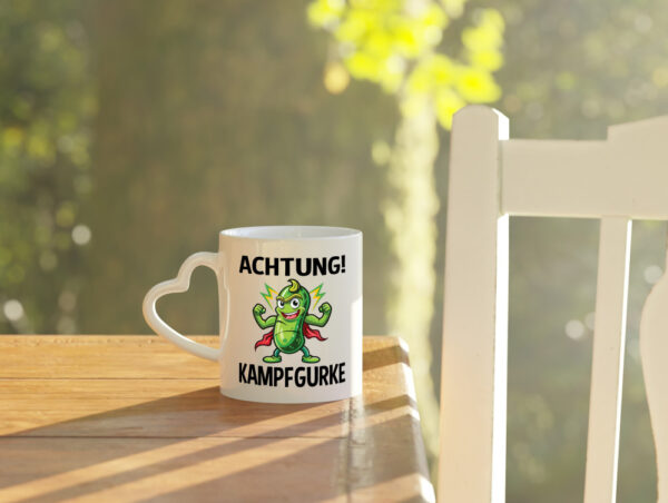 Achtung Kampfgurke | Kult | Lustige Gurke - Herzhenkel Tasse - Kaffeetasse / Geschenk / Familie