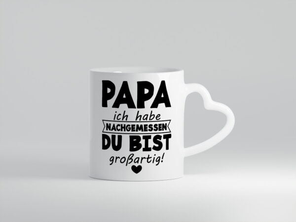 Großartiger Papa | Bester Papa der Welt | Papaliebe - Herzhenkel Tasse - Kaffeetasse / Geschenk / Familie