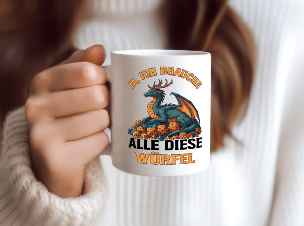 Ja ich brauche alle diese Würfel | Drache | Rollenspiel - Tasse Weiss - Kaffeetasse / Geschenk / Familie