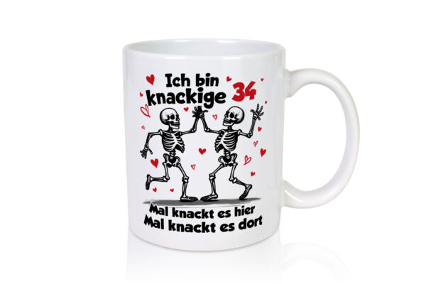 34. Geburtstag | Knackige 34 | Ich bin alt - Tasse Weiss - Kaffeetasse / Geschenk / Familie