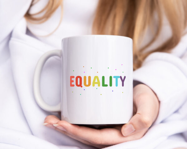 Equality Tasse | bunter Spruch | LGBTQ+ | farbenfroh - Tasse Weiss - Kaffeetasse / Geschenk / Familie
