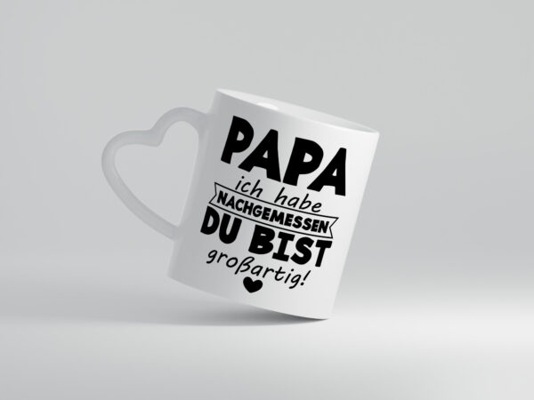 Großartiger Papa | Bester Papa der Welt | Papaliebe - Herzhenkel Tasse - Kaffeetasse / Geschenk / Familie