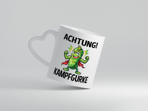 Achtung Kampfgurke | Kult | Lustige Gurke - Herzhenkel Tasse - Kaffeetasse / Geschenk / Familie